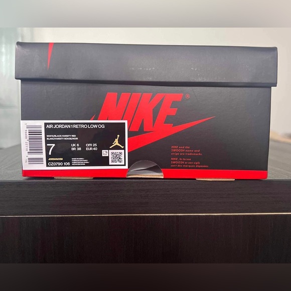 Jordan Retro 1 (Low) OG Black toe 2023 - Picture 4 of 4